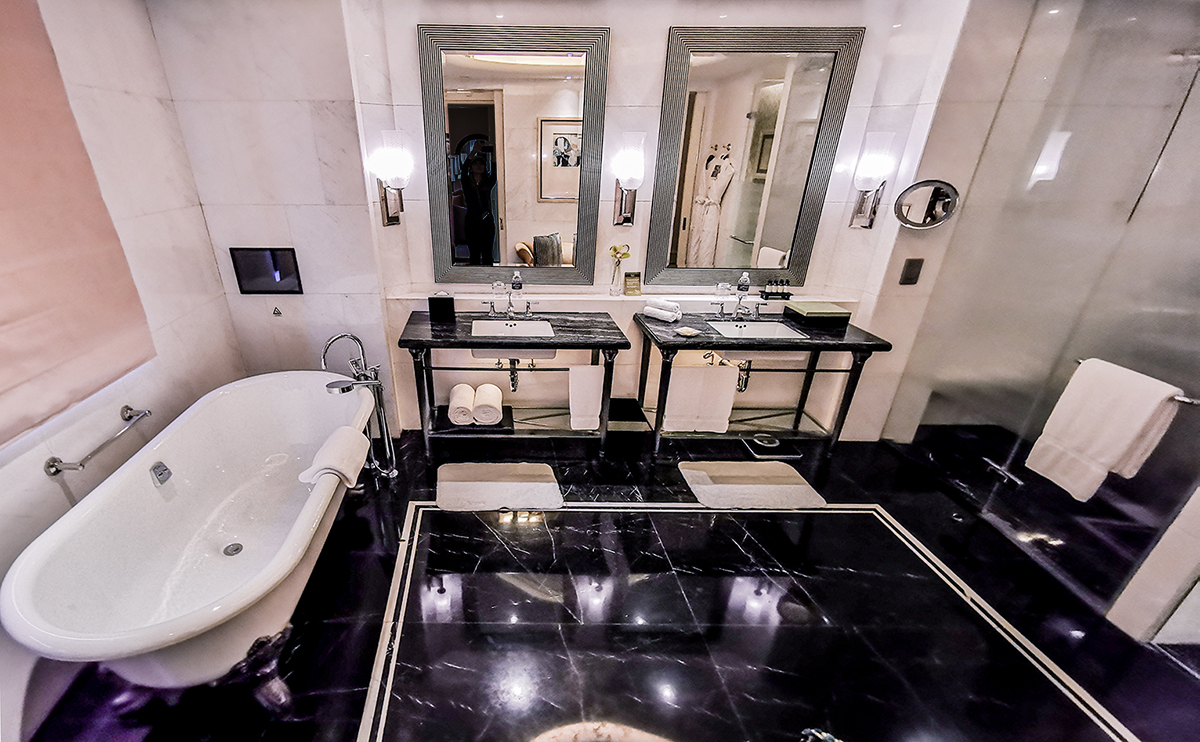 Fairmont Peace Hotel - Bathroom